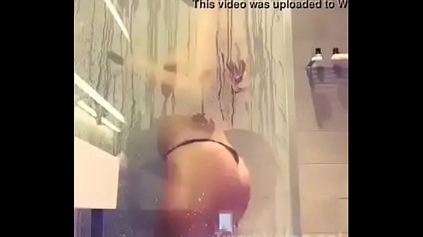Sexy teen Latina shower tease twerk